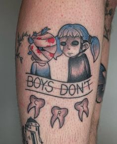 a man with a tattoo on his leg that says boys don't