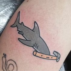 not mine Shark Tattoo Ideas, Hai Tattoo, Hammerhead Shark Tattoo, Funky Tattoos, Tattoo Magazine, Shark Tattoo, Shark Tattoos, Cute Little Tattoos, Cute Shark