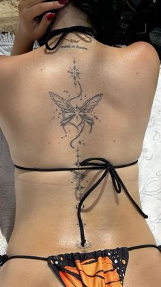 Middle Chest Tattoos For Women, Women Back Tattoos Spine, Cute Spine Tattoos For Women, Women Spine Tattoo Ideas, Spine Tattoo Women, Cute Spine Tattoos, Pretty Spine Tattoos, Small Hip Tattoos, Back Tattoo Women Spine