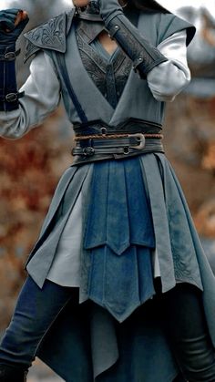 Medieval Clothing Reference, Fantasy World Clothes, Fantasy Clothing Inspiration, Dune Inspired Fashion, Fantasy Clothing Aesthetic, Fantasy Traveler Outfit, Dnd Cosplay, Dnd Outfits