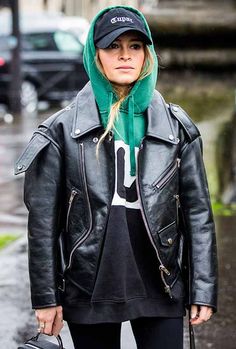 Trendy Street Style Outfits, Hoodies Style, Mira Duma, Miroslava Duma, Moda Paris, Tulip Skirt, Kelly Bag, Trendy Street Style, Street Style Winter