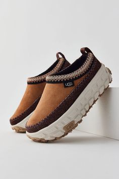 UGG Venture Daze Mule Shoe Uggs Classic, Tasman Slippers, Ugg Tasman Slippers, Tire Tread, Cozy Boots, Men's Shoes Accessories, Ugg Tasman, Bold Style, Ugg Classic