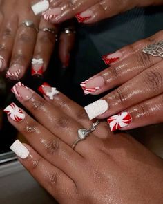 Christmas Shorties Nails, Christmas Nails Stilleto Shape, Candy Cain Nails, Candy Cane Nails Acrylic, Christmas Toes Nails, Short Nails Christmas Designs, Stiletto Nails Christmas, Cute Simple Christmas Nails, Christmas Stiletto Nails