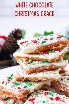 Cracker Candy Recipe, White Chocolate Christmas, Christmas Toffee, Christmas Bark Recipes, White Chocolate Bark, Cracker Candy, Cracker Toffee, Toffee Recipe, Candy Recipe