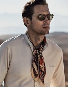 Mens Scarf Fashion, Collar Outfits, Bandana Outfit, Scarf Outfits, Scarf Styling, Mens Scarf, Bandanas Men, Banded Collar Shirts, Bandana Style