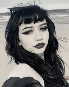 Modern Goth Makeup, Makeup Ideas Drawing, Makeup Inspo Aesthetic, Dark Makeup Looks, Modern Goth, Makeup Dark, Goth Hair, Trad Goth