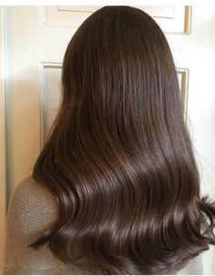 Glossy Brunette, Chocolate Brunette, Brown Hair Inspiration, Rambut Brunette, Winter Hair Color Ideas, Korean Winter, Hair Color Chocolate, Chestnut Hair Color