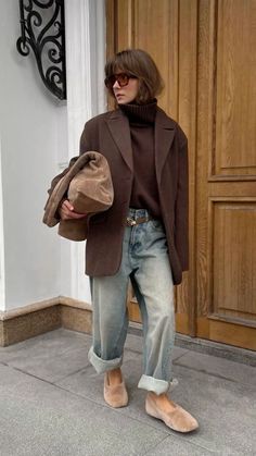 Colors With Brown Outfit, Fall Looks Casual, Corporate Fall Outfits, Green Autumn Outfit, Autumn And Winter Outfits, 2024 Fall Trends For Women, Fashion 2024 Fall, Gray And Brown Outfit, Fashion Outfits 2024