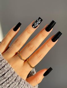 Birthday Nails Coffin Short, Gel Nails Shape, Black Acrylic Nail Designs, Black And White Nail, Opi Gel Nails, Hello Nails, Romantic Nails, Nail Art For Beginners