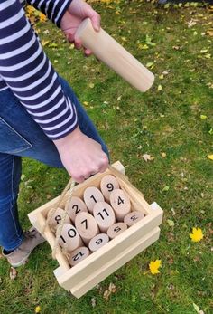 Wooden vase wall decor Wooden Sling Hockey Board Game Diy, Diy Molkky Game, Wooden Board Games Diy, Molkky Diy, Wood Games Diy, Molkky Game, Wooden Games Diy, Diy Wooden Games, Yard Game