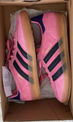 Adidas Gazelle Bold Pink, Adidas Gazelle Pink, Pink Gazelles, Looks Adidas, Adidas Gazelle Bold, Rose Adidas, Gymnastics Shoes, Gazelle Bold, Pretty Shoes Sneakers