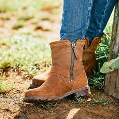 Fall Short Boots, Rustic Boots, Born Boots, Round Toe Boots, Womens Casual Boots, Waterproof Leather Boots, Womens Work Boots, Womens Waterproof Boots, Shoe Ideas