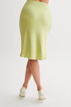 Spring livingThe ALLEGRA Satin Knee Length Skirt epitomises understated elegance and timeless sophistication. With its high-waisted design, it elongates the silhouette for a flattering look. Crafted to knee length, it strikes the perfect balance between classic and modern style. The bias cut adds fluidity and movement, enhancing the skirt's graceful silhouette. Designed with a straight silhouette, it exudes versatility and sophistication. Complete with a side zip for ease of wear, the Allegra Sk Capsule Wardrobe Basics, Maxi Dress Sale, Beige Dresses, Understated Elegance, Knee Length Skirt, Spring Dresses, Jersey Dress, Festival Outfits, Dress Fabric