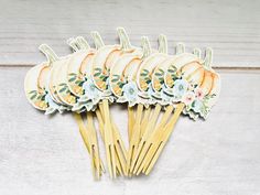 a bunch of hair pins sitting on top of a table