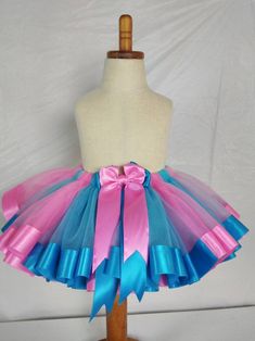 This tutu has two colors, pink and turquoise. Made with tulle, ribbons and elastic. Made at different sizes and have socks included. Baby girl tutu, toddler tutu. Toddler outfit. Rainbow tutu skirt. My tutus are all made by sewing and ironing. It has a perfect finish. Baby Christmas Dress, Baby Tutu Dress, Baby Tutu Dresses, Christmas Dress Baby