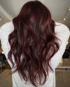 Pelo Color Vino, Red Balayage Hair, Wine Hair Color, Dark Red Hair Color, Red Hair Inspo, Cherry Hair, Chocolate Hair, Dark Red Hair