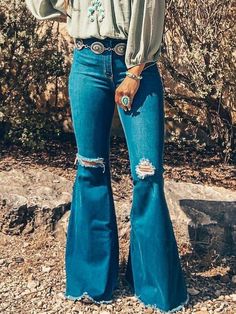 Country Jeans, Country Fits, Denim Style Casual, Fashion Expression, Country Outfit, Casual Country Outfits, Cowgirl Outfit, Cowgirl Accessories, Southern Outfits