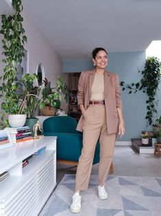 Earthy Chic, Blazer Outfits Casual, Casual Professional, Office Casual Outfit, Spring Work Outfits, Vintage Inspired Fashion, Pantsuits For Women, Elegante Casual, Casual Work Outfits