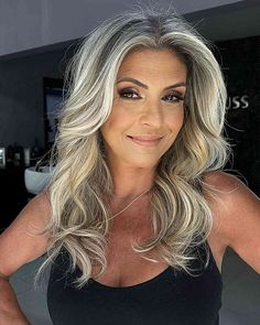 Platinum Blonde Hair Long Layers, Medium Length Platinum Blonde Hair With Layers, Platinum Blonde Long Layers, Deminsional Platinum Blonde, Platinum Blonde Hair Extensions Long, Platinum Blonde Balayage, Long Hair Highlights, Mom Hairstyles, Hair Color Balayage