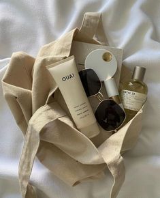 Credits please! Girl Essentials, Cream Aesthetic, Aesthetic Lifestyle, Vanilla Girl, Vanilla Latte, Hydrating Moisturizer, Beige Aesthetic, Soft Hands, Hand Cream