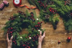 30 DIY Holiday Decoration Ideas You'll Love | Extra Space Storage Christmas Crafts To Make, Old Christmas, Easy Christmas Crafts, Crafts To Make And Sell, Diy Holiday Decor, Christmas Decorations Rustic, Christmas Wreaths Diy, Artificial Christmas Tree, Diy Holiday