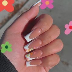 19.9k Likes, 20 Comments - ❀𝚅𝙰𝙻𝙴𝚁𝙸𝙰❀ (@nailswithv) on Instagram: “Vacation ready🌸🌼 @gnailsupplies straight square tips my favvvv🥰🥰 DC: VALERIATEN” Designed Nails, Nail 2022, Nails Board, Bee Nails, Multicolored Nails, Square Nail Designs, Nails Square