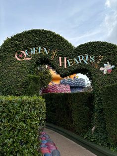 the entrance to queen of hearts at disney world's animal kingdom is covered in topiary