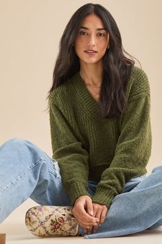 Wrap yourself in effortless comfort with our nubby knit cropped sweater. The perfect blend of cozy and chic, this piece adds a touch of playful modernity to your wardrobe. Green Fall Sweater, Emerald Green Sweater, Target Sweaters, Football Dress, Knit Cropped Sweater, Dolman Sweater, Olive Green Sweater, Rainy Day Outfit, Altar'd State