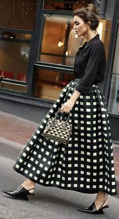 Polka Dot Skirt Outfit, Dot Skirt Outfit, White Polka Dot Skirt, Lady Face, Style Mistakes, Skirt Outfits, Woman Face