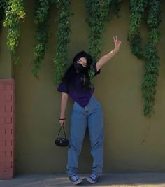 Ideas De Poses, 90s Inspired Outfits, Cute Lazy Outfits, Photoshoot Dress, Fashion Photography Poses, Tomboy Style Outfits, Photography Poses Women, Simple Trendy Outfits, Swaggy Outfits