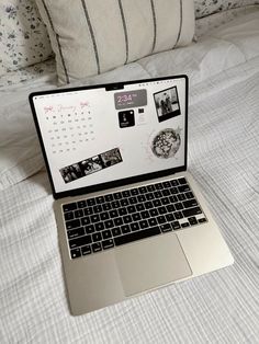 macbook, macbook inspo, macbook wallpapers, desktop wallpapers, silver macbooks, apple Macbook Lock Screen Wallpaper, Macbook Setup Aesthetic, Macbook Wallpaper Ideas, Mac Book Aesthetic, Macbook Layout, Macbook Ideas, Macbook Setup, 2024 Reset