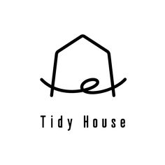 the logo for tidy house is shown in black and white, with a hexagonal shape