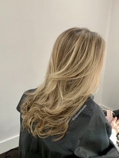 Bronde Highlighted, Blond Highlights Natural, Highlights With Layers, Highlights Dirty Blonde, Beachy Blonde Highlights, Hawaii Hair, Blonde Hair Colour Shades, Tan Skin Blonde Hair, Summer Blonde Hair