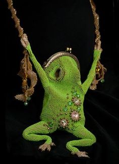 The Beading Gem's Journal: 3D Nature Inspired Beadwork by Julia Turova Moda Hippie, Beaded Beads, Beaded Animals, Beaded Embroidery, Luxury Handbags