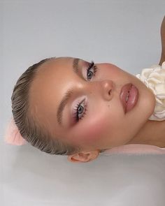 Pink Hue Makeup, Bridal Makeup Sparkle, Glossy Pink Makeup, Prom Makeup For Brown Eyes Pink Dress, Soft Glam Pink Makeup, Makeup Looks Pictures, Champagne Makeup Look, Angelic Makeup Look, Quince Makeup