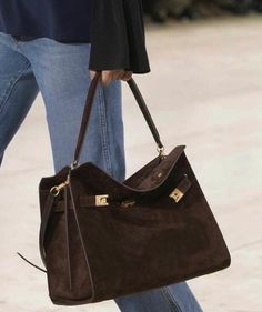 Brown Bag Outfit, Allison Bornstein, Replica Perfume, Lee Radziwill, Bag Outfit, Women Fashion Edgy, Espresso Brown, Brown Bag, 가을 패션