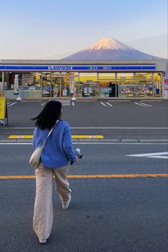 Fuji-san mt.fuji lawson must see bucket list fuji Lake Kawaguchi Mt Fuji Photoshoot, Japan Instagram Photos Summer, Lawson Mt Fuji, Tokyo Inspo Pics, Working In Japan, Japan Photo Inspiration, Japan Inspo Pics, Seoul Photo Ideas