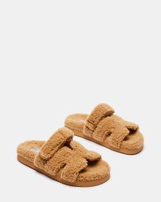 SHEARLING Platforms Outfit, Shearling Sandals, Beach Socks, Women's Slip Ons, Steve Madden Store, Footbed Sandals, Slides Women, Rubber Shoes, Rhinestone Wedding