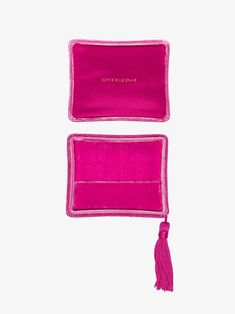 Find SOPHIE BILLE BRAHE Velvet Tassel Jewellery Box on Editorialist. This pink Sophie Bille Brahe velvet tassel jewellery box features a square shape, internal gold tone logo stamp and a tassel embellishment zip to keep all your pieces safe. When we first held this Sophie Bille Bahe box in our hands, we were tickled pink. And not just by the tassel. Velvet Pink, Sophie Bille Brahe, Advent Calendars For Kids, Jewelry Brands, Velvet Jewelry, Bridal Shoes Flats, Jewelry Safe, Baby Changing Bags, Personalized Chocolate