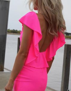 hot pink dress with ruffled back Neon Pink Dresses, Mode Tips, Neon Dresses, Hot Pink Dresses, Mini Robes, Boutique Fashion, Maxi Skirts, Plus Size Womens Clothing, Womens Clothing Stores