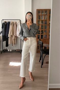 Ankle Pants Outfit, Cream Pants Outfit, Friday Outfit For Work, Jeans Outfit For Work, Work Outfit Office, Cream Jeans