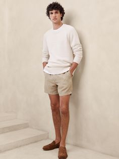 Cool and crisp even in the warmest weather, our signature linen shorts are crafted with 100% linen, a fabric we love for its ability to stay breathable and soft even in heat and humidity.  Mid-rise, slim leg.  Zip fly with button closure.  Front and back pockets.  Unlined.  Mid-rise, slim leg.  Inseam: Regular 5" Model: Size 32, 6'2" (188cm). Italian Summer Style, Linen Shorts Men, European Fashion Summer, Boyfriend Outfit, Mens Shorts Outfits, Chill Fits, Linen Short, Street Style Summer, Summer Dress Outfits