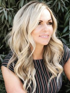 Medium Length Beach Curls, Loose Beach Waves Long Hair, Layered Beach Waves, Beach Curl Hairstyles, Soft Curls For Medium Hair, Hairstyles Beach Waves, Hawaii Hairstyle, Beach Waves Long Hair, Wave Curls