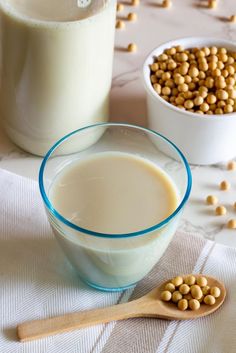 Soy Milk Soy Milk Recipes, Nut Milk Recipe, Vegan Drinks Recipes, Oat Milk Recipe, Post Workout Smoothie, Plant Milk, Workout Smoothies, Vegan Drinks