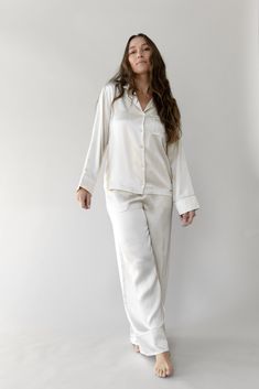 Silk Pijamas, Classy Loungewear, Silk Pajama Pants, Luxury Details, Mulberry Silk Fabric, White Pajamas, Classic Pajamas, Silk Pajama, Bamboo Pajamas