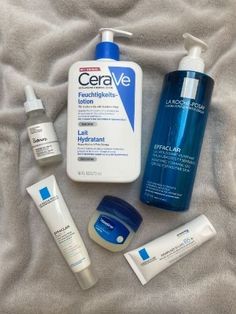 CeraVe Daily Moisturizing Lotion for Dry Skin Haut Routine, Basic Skin Care Routine, Shower Skin Care, Facial Skin Care Routine, Pretty Skin Care, Body Care Routine, Body Skin Care Routine, روتين العناية بالبشرة, Beauty Skin Care Routine