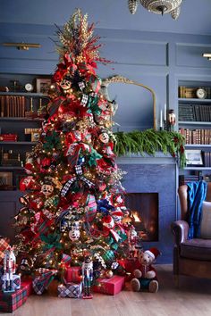 a decorated christmas tree in a living room