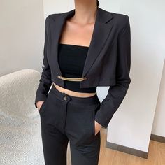 Black Outfit Party, Notched Collar Jacket, Cropped Suit Jacket, Formal Fits, Crop Coat, Jacket Crop, Clothes Reference, Woman Suit Fashion, Creation Couture