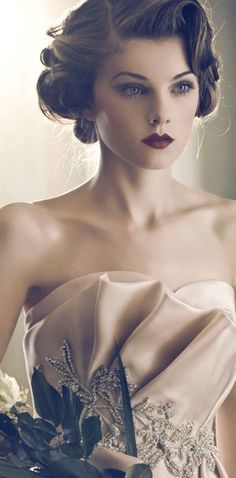 The Great Gatsby makeup inspiration. I love this. Such a clean look and bold lips which just have such a great undertone to the whole image Make Up Sposa, Wedding Hairstyles And Makeup, Charleston Style, Look Retro, Gatsby Style, فستان سهرة, Wedding Hair And Makeup, Vintage Glamour