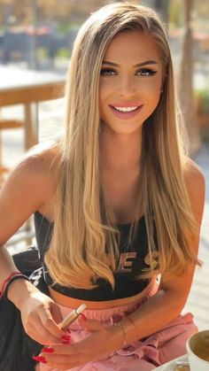 (20) 𝐕𝐈𝐂𝐀 ♡ ڤيرونيكا 𓂀 (@vica162) / Twitter Blonde Fashion, Lovely Eyes, Long Blonde, Long Blonde Hair, Looks Chic, Blonde Beauty, Beautiful Smile, Beautiful Eyes, Beautiful Hair